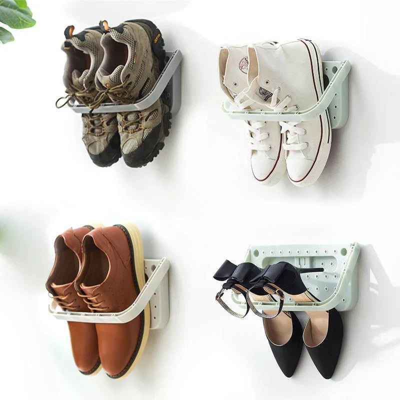 Platzsparendes Schuhregal mit Wandhalterung
