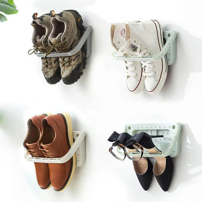 Platzsparendes Schuhregal mit Wandhalterung