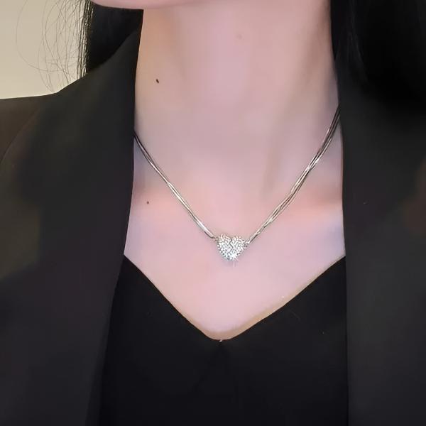Elegante magnetische Herzkette
