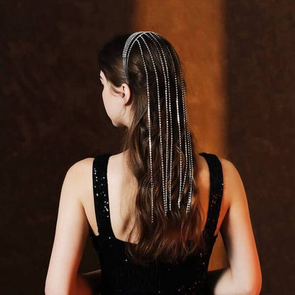 Haarschmuck mit funkelnden Kristallen